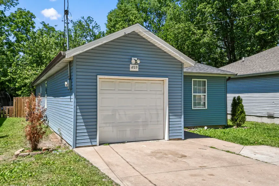 1825 N Hillcrest Avenue, Springfield, MO 65802 - #2