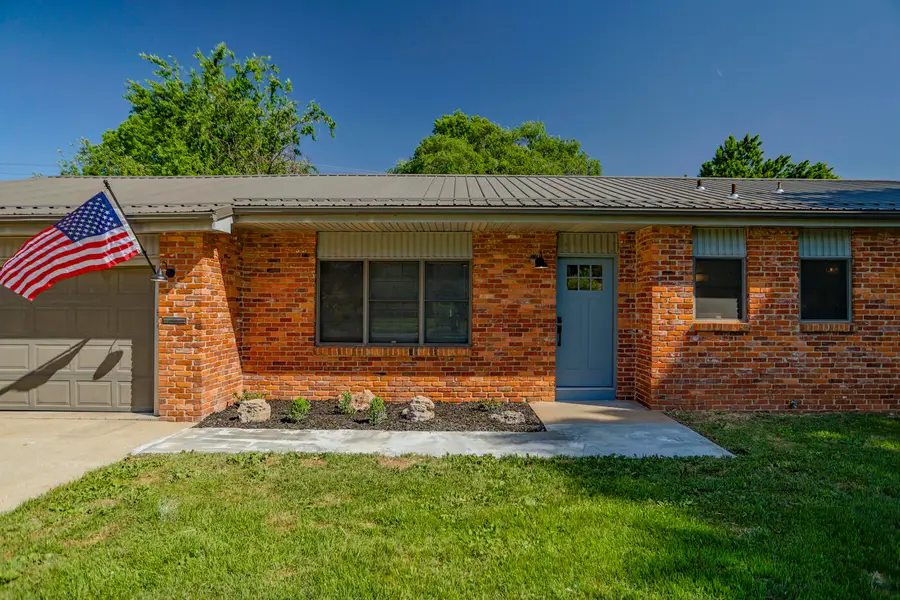 821 E Edgewood Street, Springfield, MO 65807 - #2