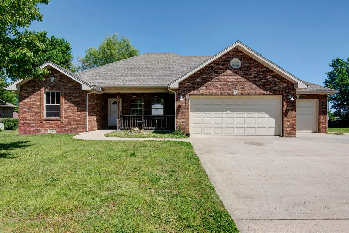 1740 S Village Lane, Bolivar, MO 65613 - #1