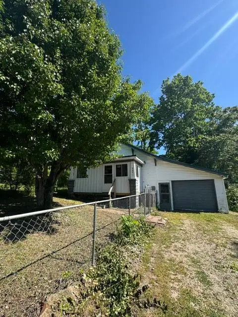 309 E Webster Avenue, Ava, MO 65608