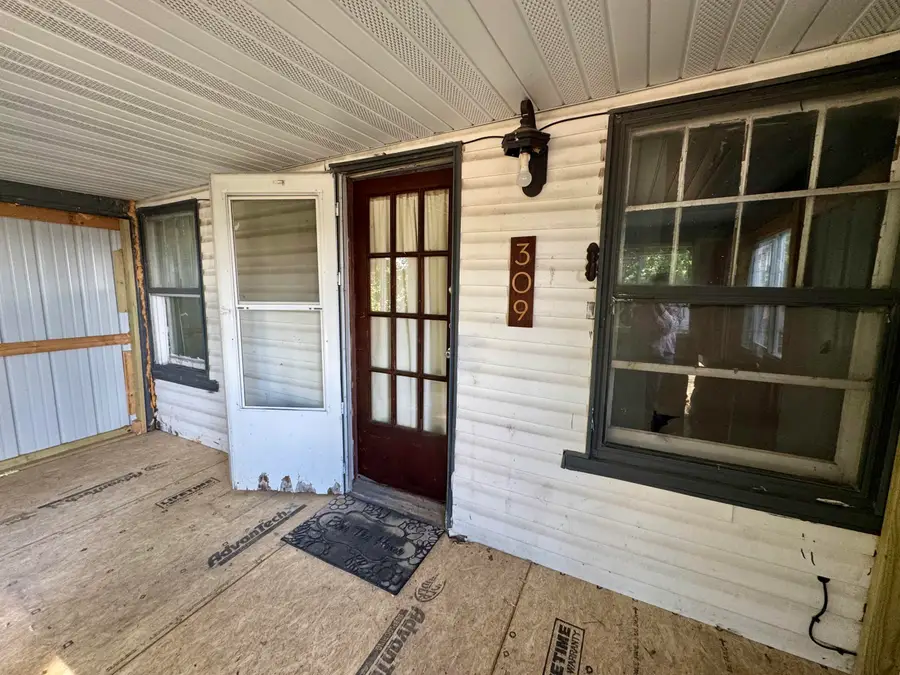 309 E Webster Avenue, Ava, MO 65608 - #2