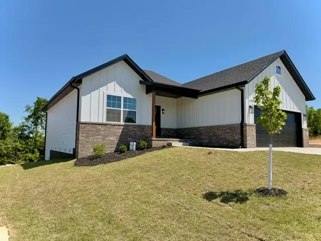 1209 W Pebblebrooke Drive, Ozark, MO 65721 - #2