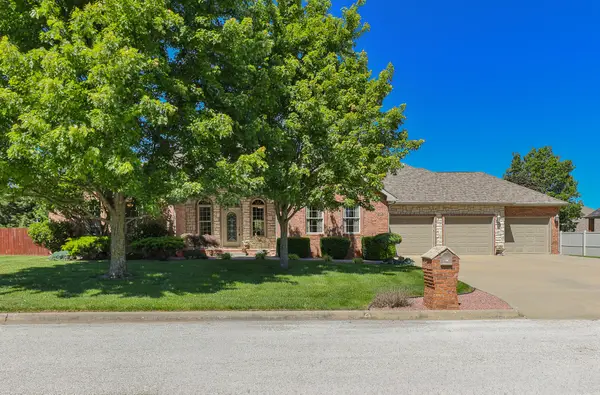 1361 S Charles Place, Bolivar, MO 65613