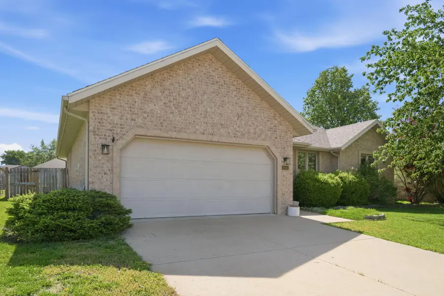 3664 S Swan Avenue, Springfield, MO 65807 - #3