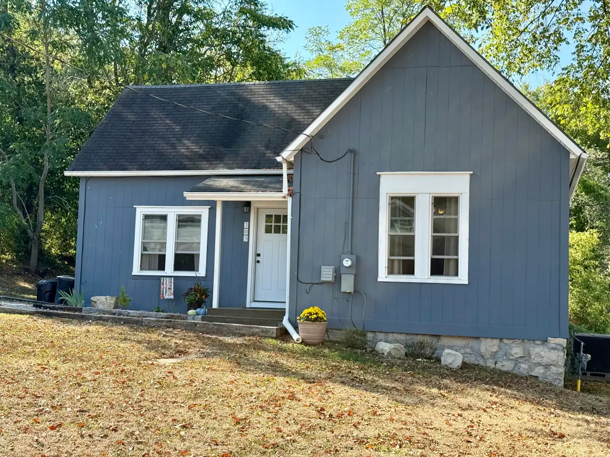 305 E Webster Avenue, Ava, MO 65608 - #1