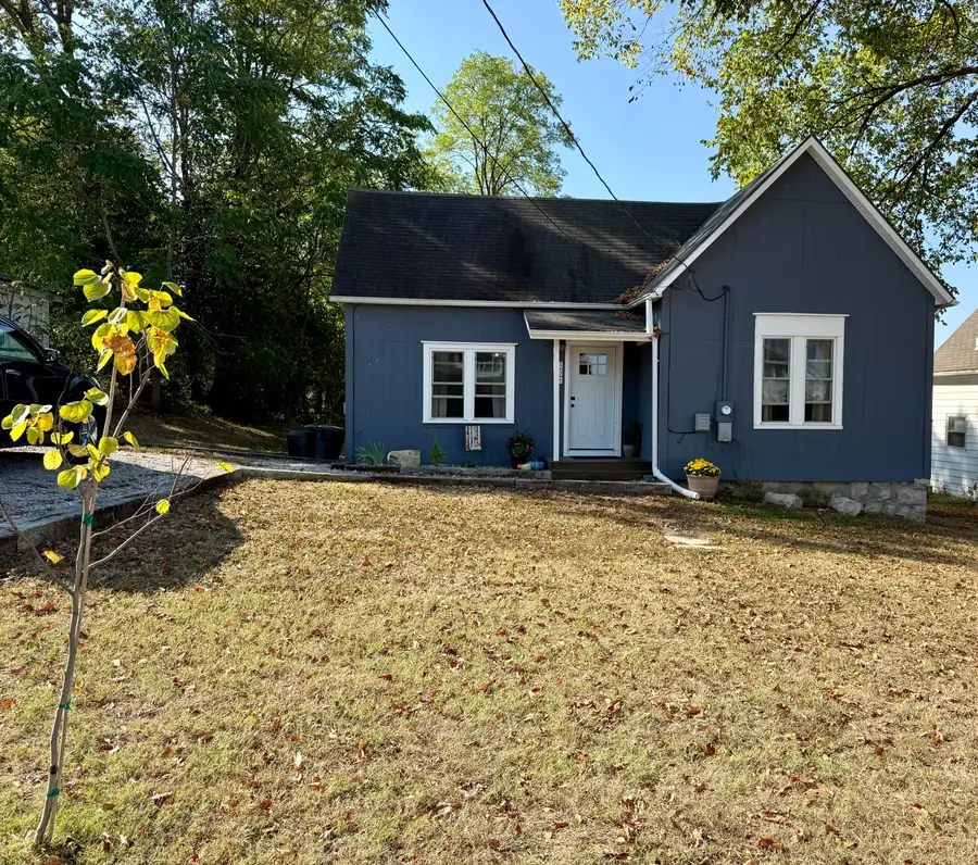 305 E Webster Avenue, Ava, MO 65608 - #2