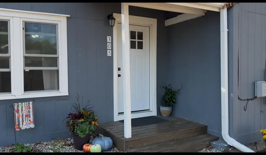 305 E Webster Avenue, Ava, MO 65608 - #3