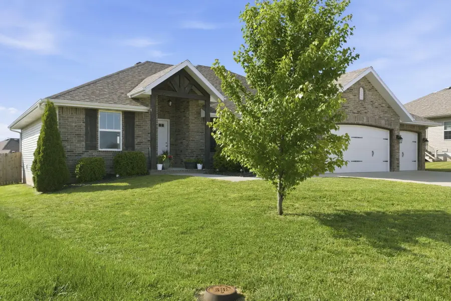 1648 N Pinnacle Avenue, Nixa, MO 65714 - #3