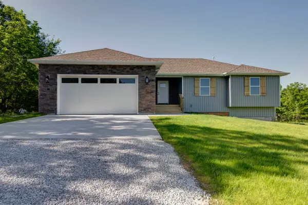 8282 Eaglecrest Lane, Springfield, MO 65802