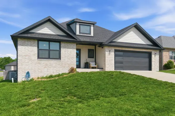 1365 W Gaslight Drive, Springfield, MO 65810