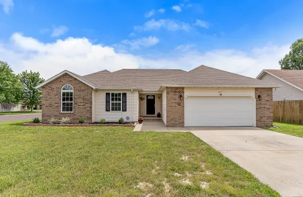 1113 Woodland Ridge Drive, Monett, MO 65708