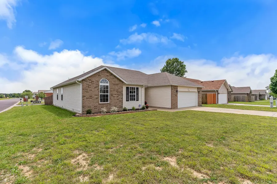 1113 Woodland Ridge Drive, Monett, MO 65708 - #2