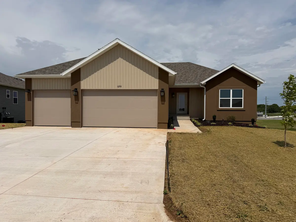 1293 N Maxine Avenue, Nixa, MO 65714 - #1