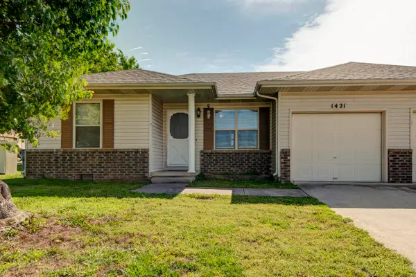 1421 W Rainey Street, Ozark, MO 65721