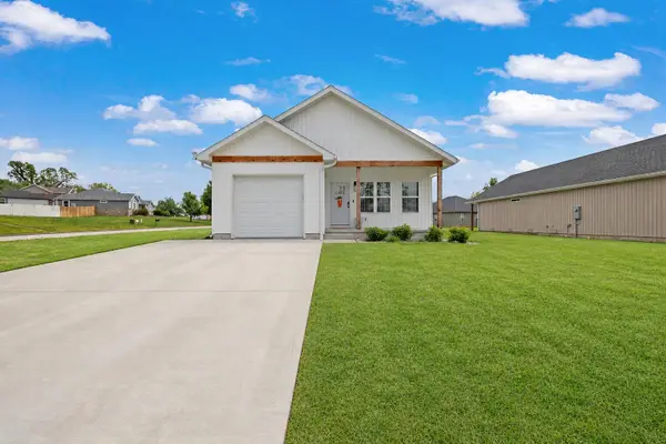 286 W Abbi Lane, Bolivar, MO 65613