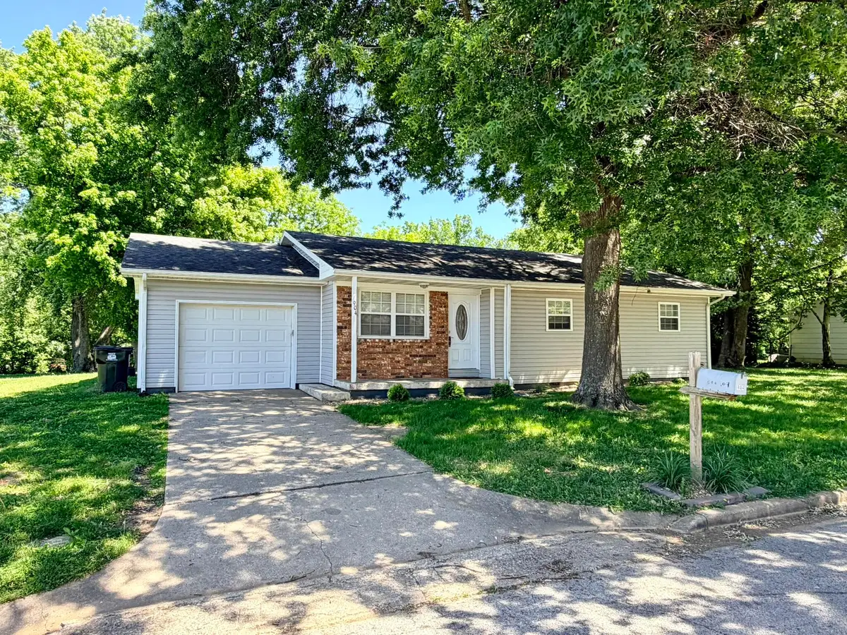 904 S Oak Ridge Drive, Aurora, MO 65605 - #1