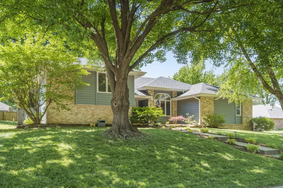 3407 S Valley View Avenue, Springfield, MO 65804 - #2