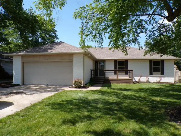 2735 W Westview Street, Springfield, MO 65807