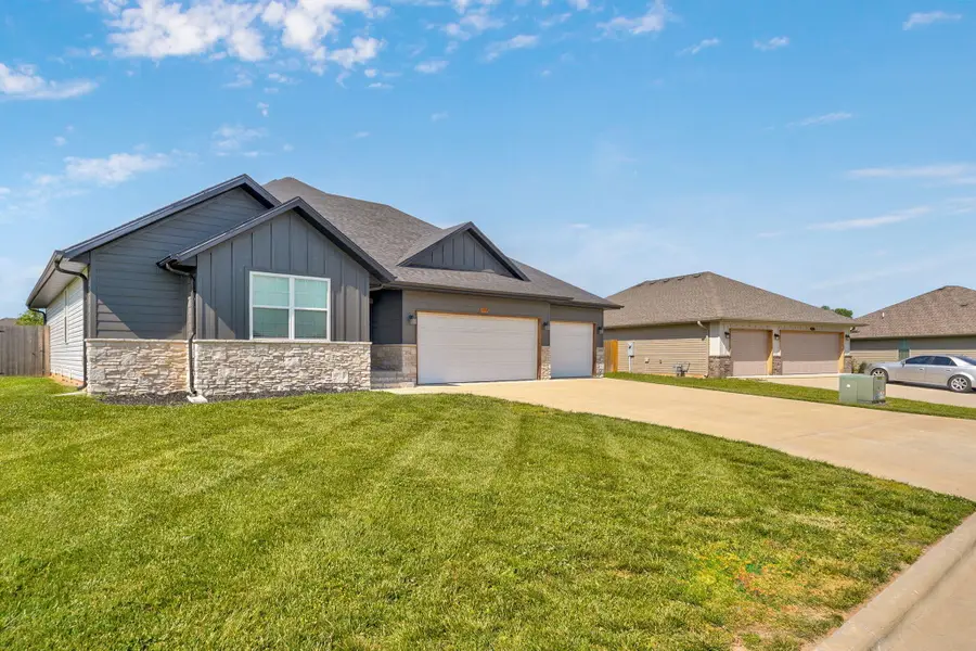 5607 W Pine Street, Springfield, MO 65802 - #3