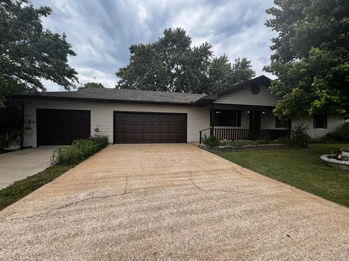1017 N Summit Avenue, Willow Springs, MO 65793 - #1