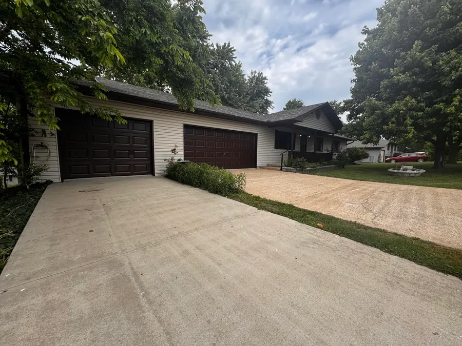 1017 N Summit Avenue, Willow Springs, MO 65793 - #2