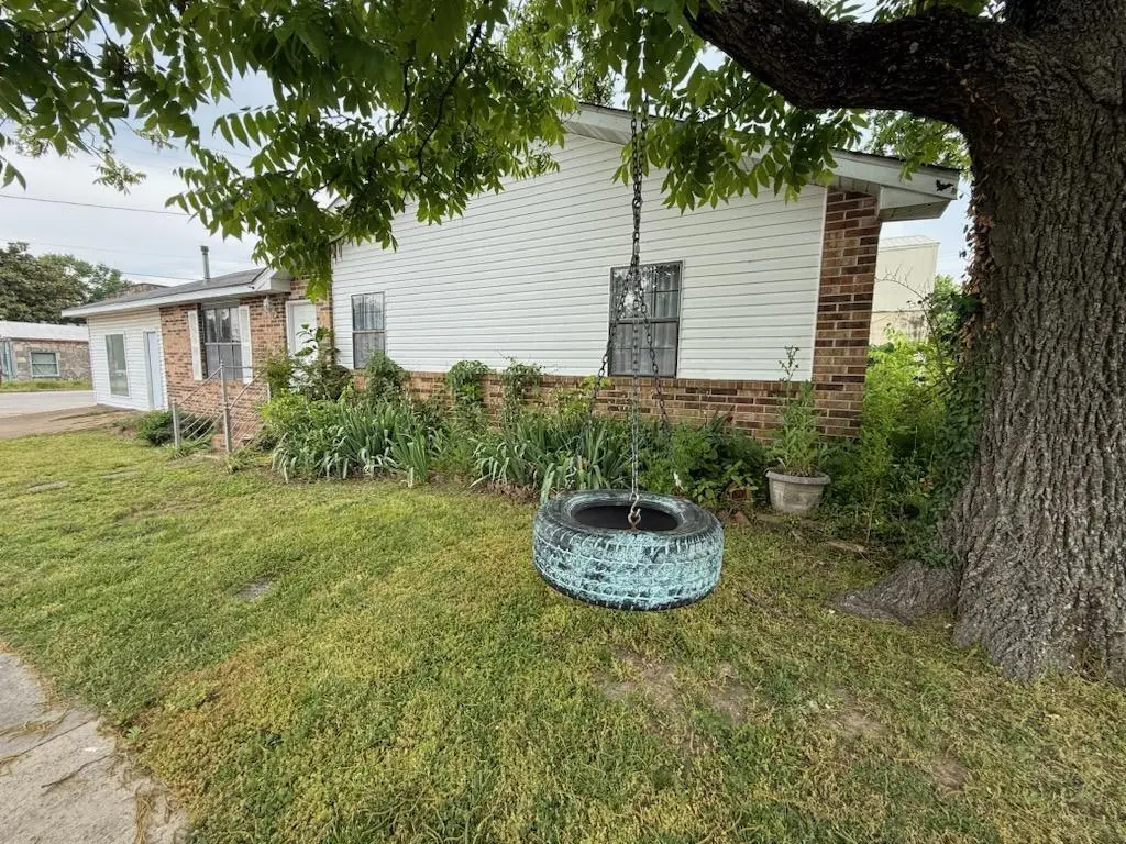 301 Luyster Street, Koshkonong, MO 65692 - #1
