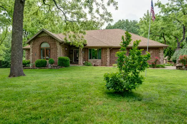5924 S Farm Road 181, Springfield, MO 65804