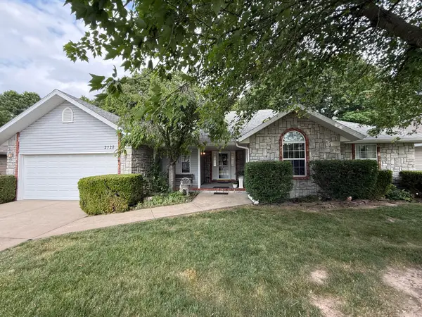 2728 S Jonathan Avenue, Springfield, MO 65807