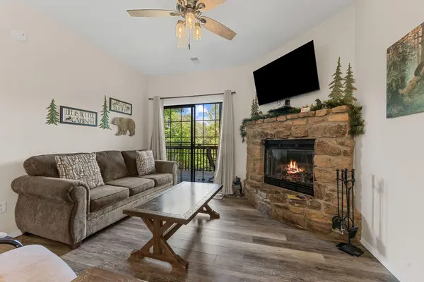 75 Leaning Tree Circle #4, Indian Point, MO 65616