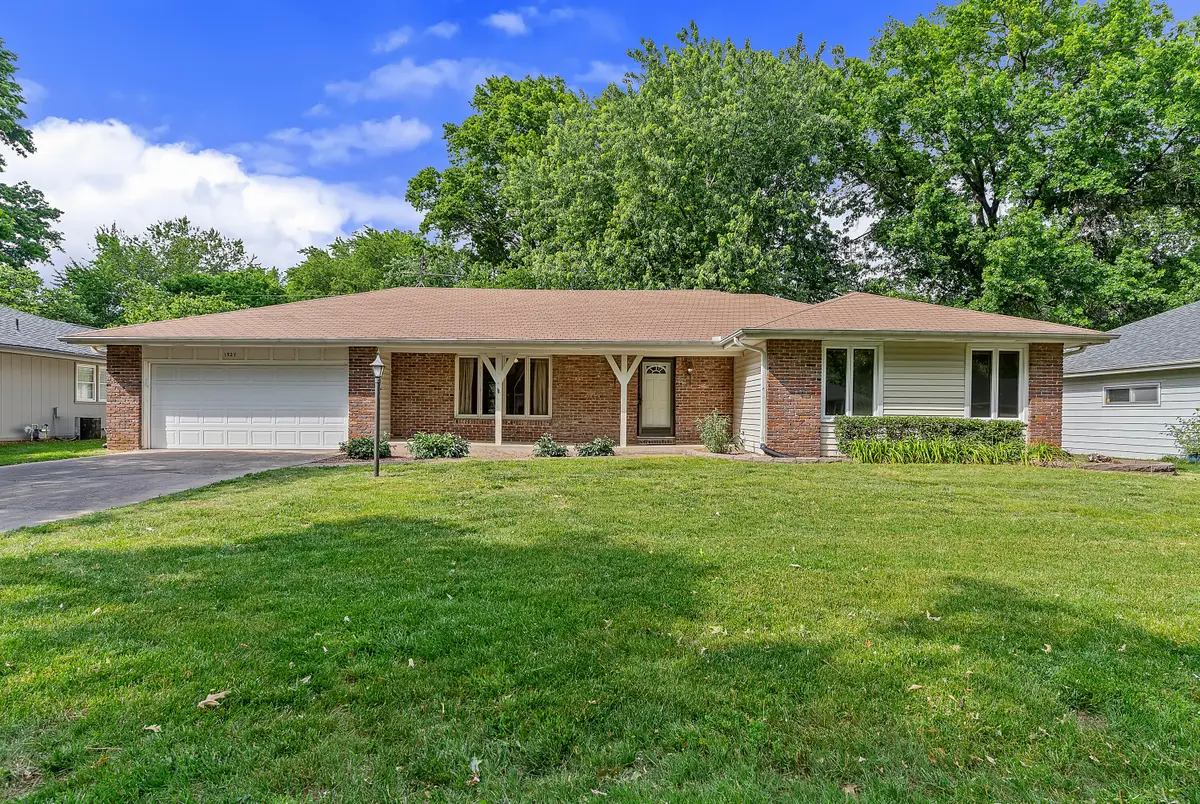 1527 E Hanover Street, Springfield, MO 65804 - #1