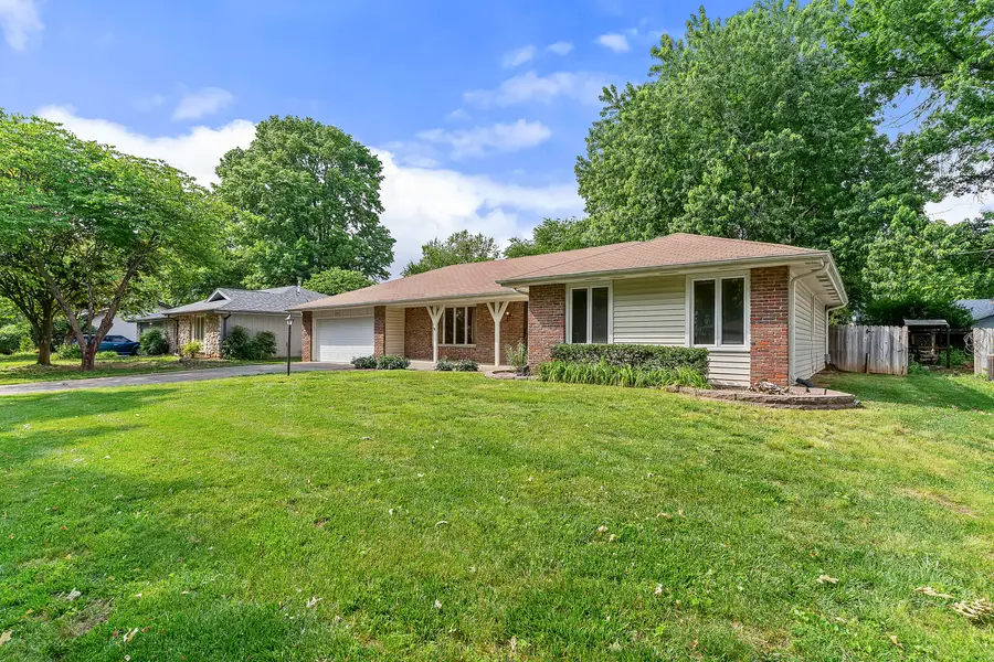 1527 E Hanover Street, Springfield, MO 65804 - #2