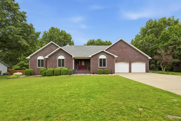 905 Macy Drive, Neosho, MO 64850