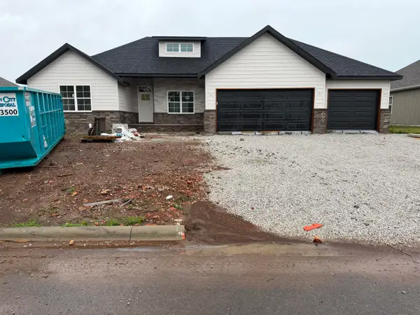 1417 N Collins Drive, Republic, MO 65738