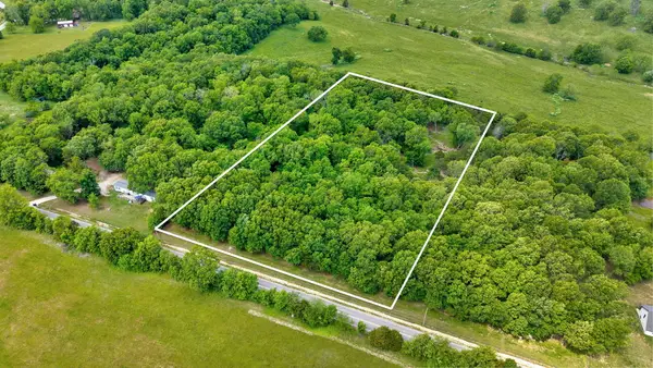 9877 N Farm Road #229, Strafford, MO 65757