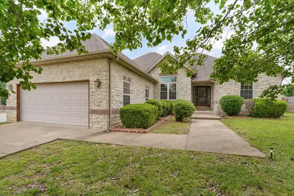 3851 W Poppy Lane, Brookline, MO 65619