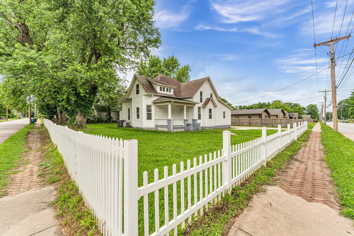 802 W Mount Vernon Street, Springfield, MO 65806 - #1