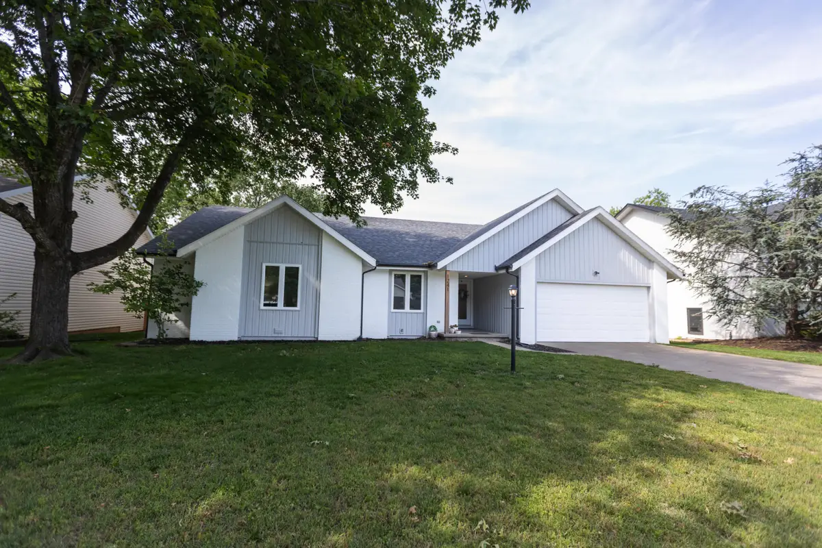 1241 E Highpoint Street, Springfield, MO 65804 - #1