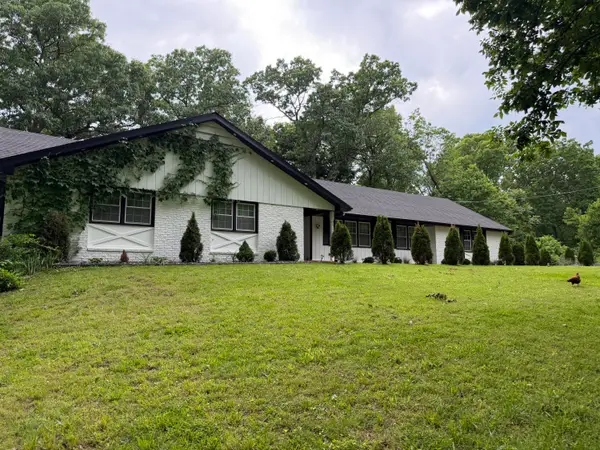2352 S Valley View Lane, Springfield, MO 65809