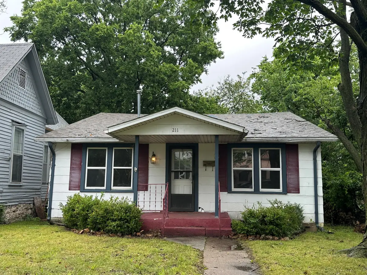 211 S Moffet Avenue, Joplin, MO 64801 - #1