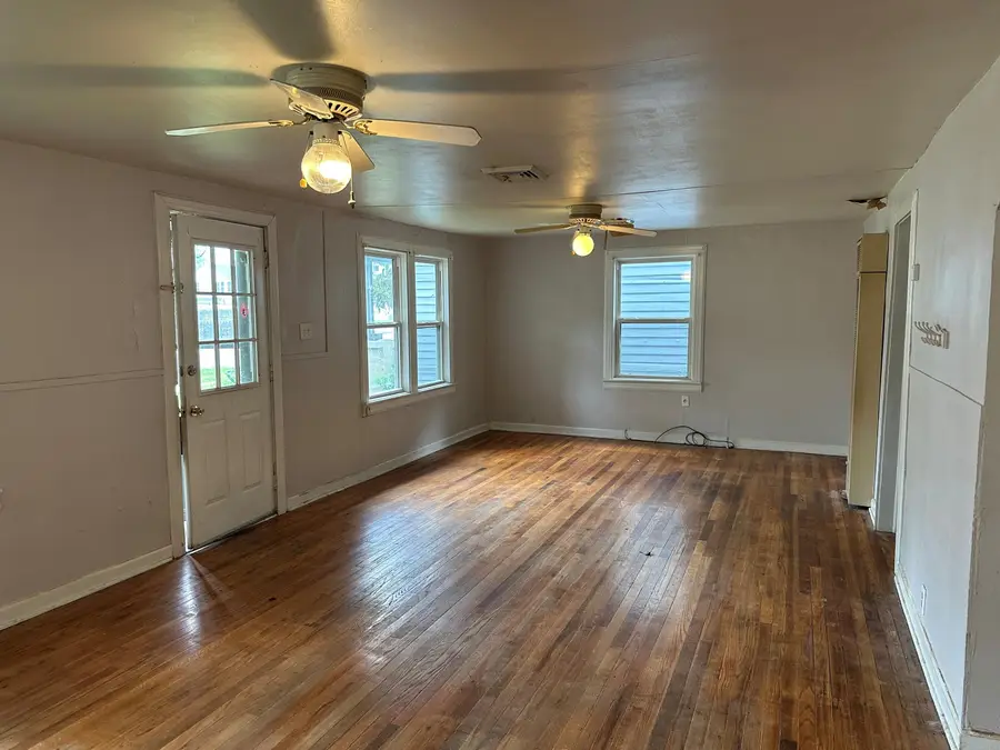 211 S Moffet Avenue, Joplin, MO 64801 - #2