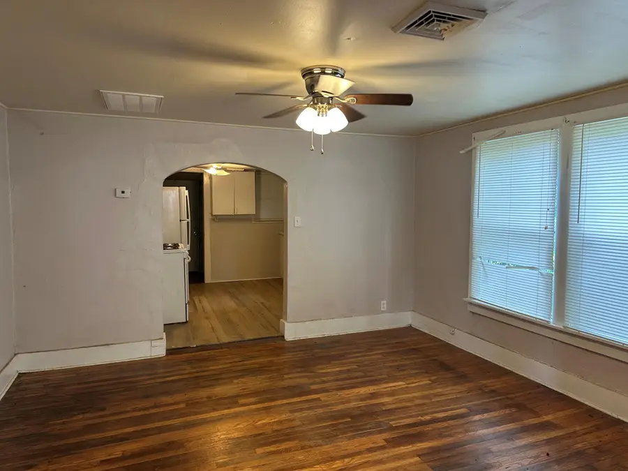 211 S Moffet Avenue, Joplin, MO 64801 - #3