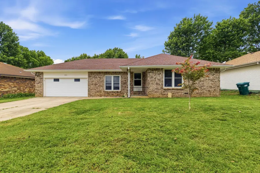 3317 S Benton Avenue, Springfield, MO 65807 - #3