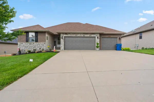 1807 E Costa Mesa Court, Ozark, MO 65721