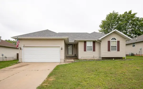 437 S Sherwood Avenue, Republic, MO 65738