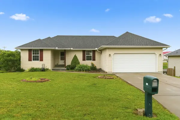 312 Cinnamon Court, Sparta, MO 65753