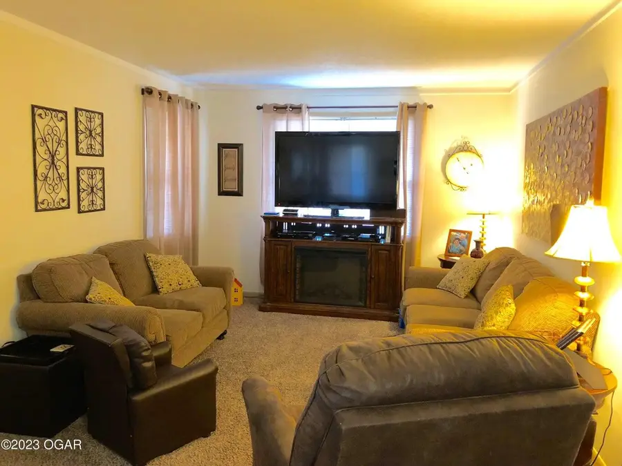 225 N Jackson Avenue, Joplin, MO 64801 - #3