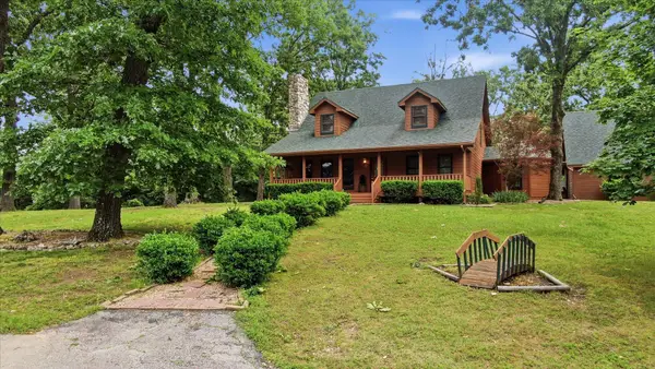 1150 Lake Point Road, Kissee Mills, MO 65680