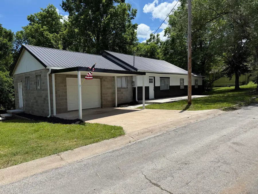 425 N Center Street, Granby, MO 64844 - #2