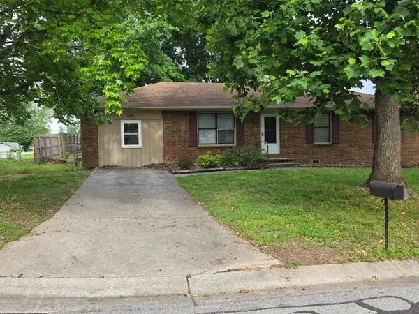 1001 N 13th Avenue, Ozark, MO 65721