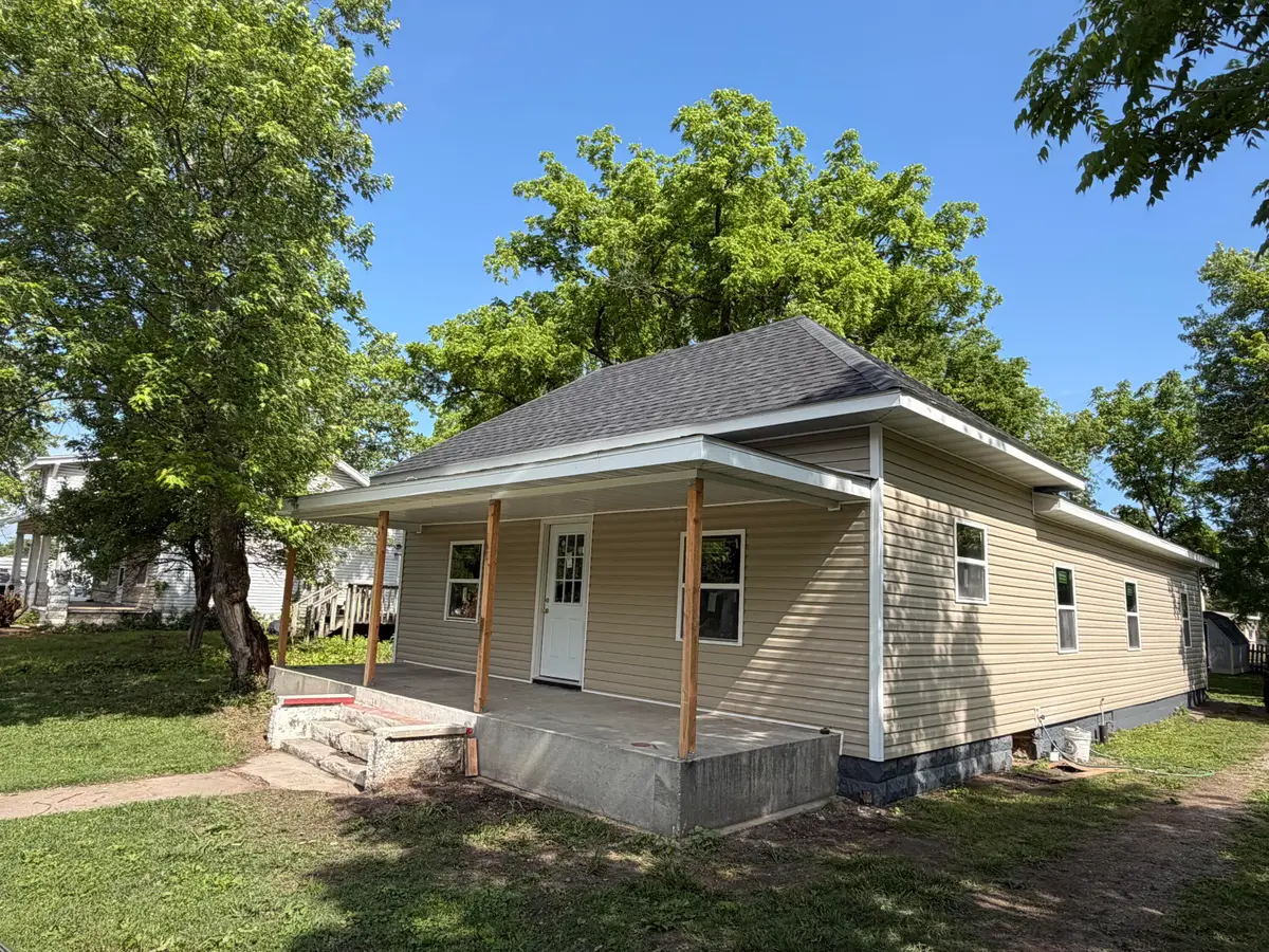 305 E Rock Street, Aurora, MO 65605 - #1